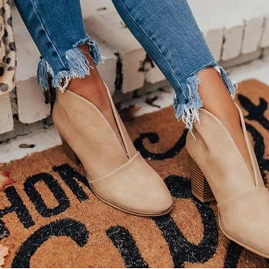 Damen Ankle Boots mit modischem Schnitt und hochwertiger Oberflächenstruktur EB