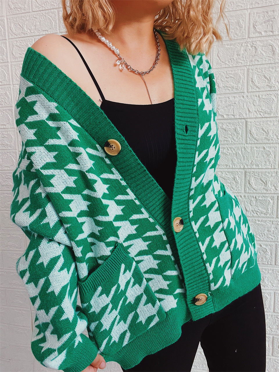 Damen gemütlicher Strickcardigan mit modernen Hahnentrittmuster und Knopfdetails EB