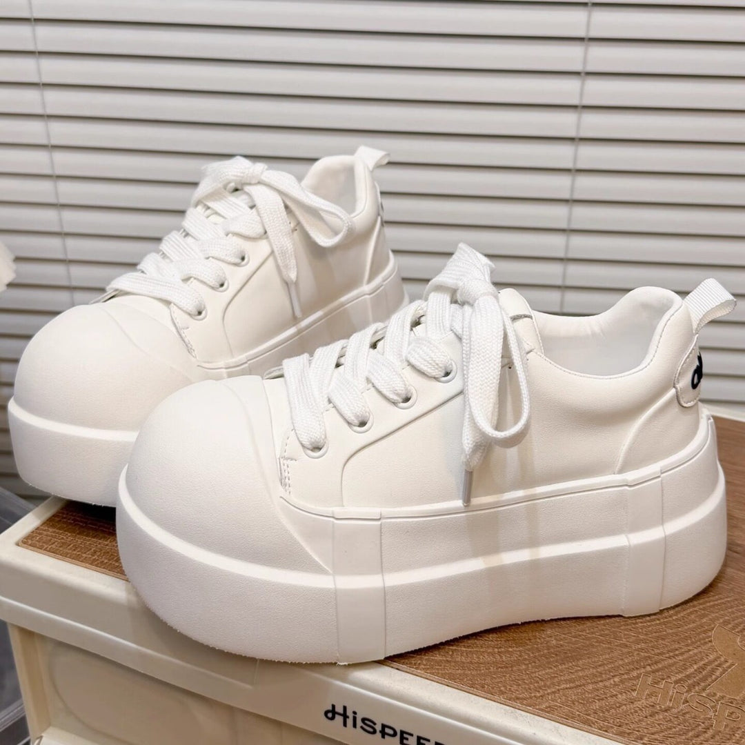 Damen Plattform Sneakers mit trendiger Gummi-Laufsohle und markantem Obermaterial EB