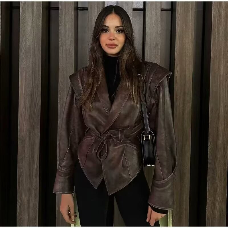 Damen cropped Kunstlederjacke mit Finish und asymmetrischem Kragen EB