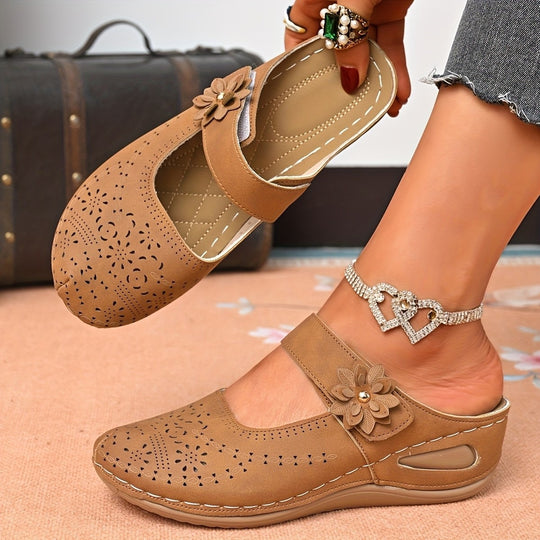 Damen Komfortable Clogs mit floralem Cut-Out-Design und rutschfester Sohle EB