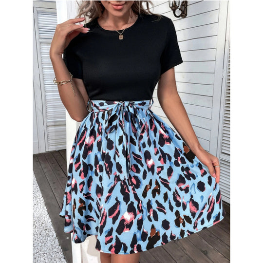 Damen Kleid mit tailliertem Design und modernem Tierdruck EB