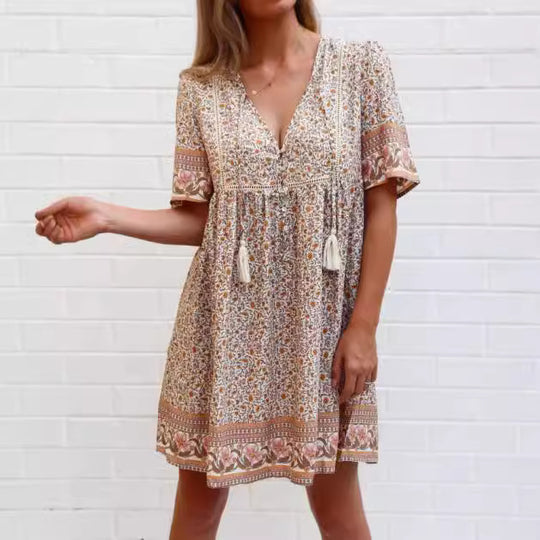 Damen Kurzarm Kleid mit floralen Details und verspielten Quasten EB