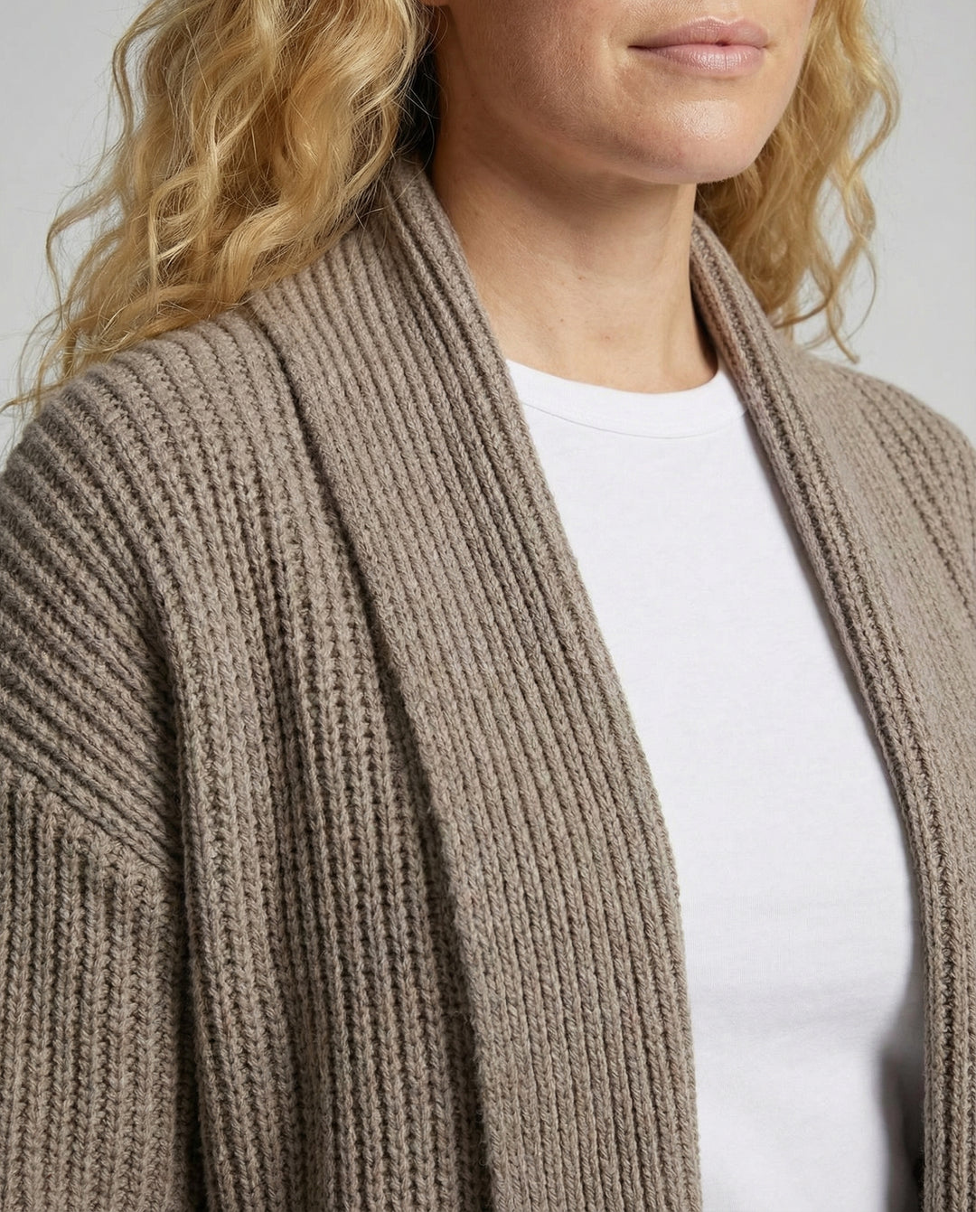 Damen Strickjacke mit offenen Kanten und lässigem Schnitt EB