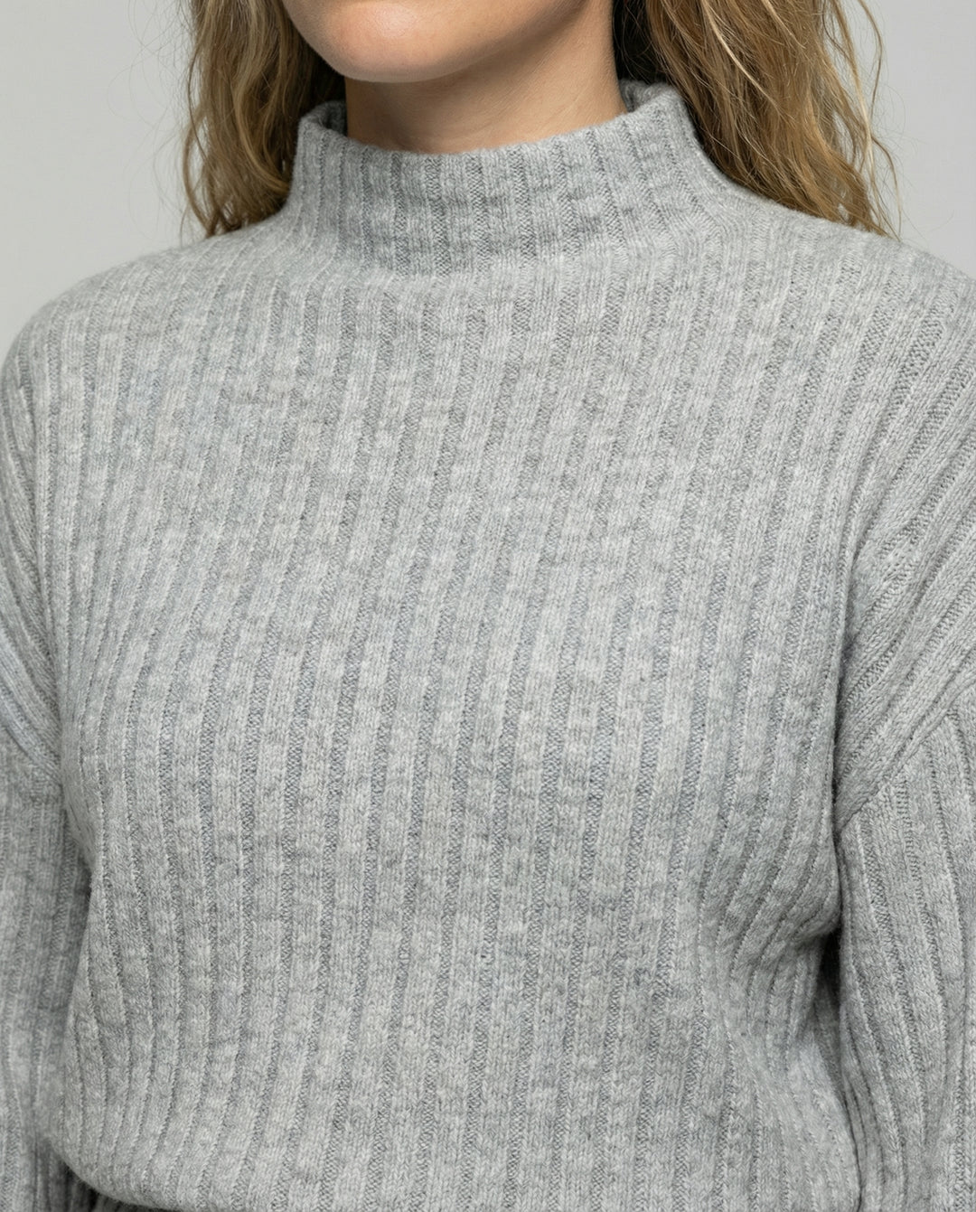 Damen Strickkleid mit hohem Kragen und Rippstruktur EB