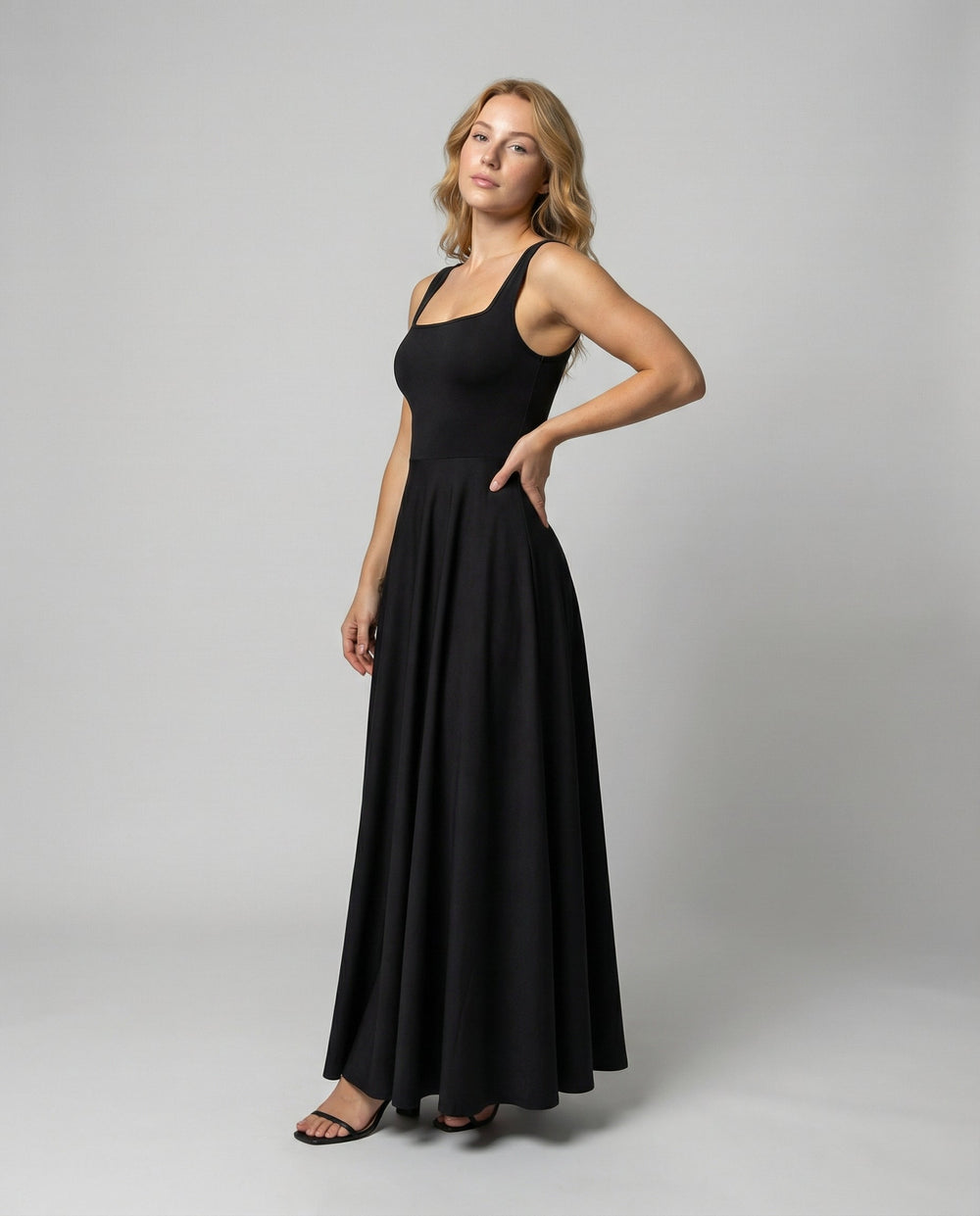 Elegantes Damen Maxikleid mit weichem Schnitt & quadratischem Ausschnitt | EB