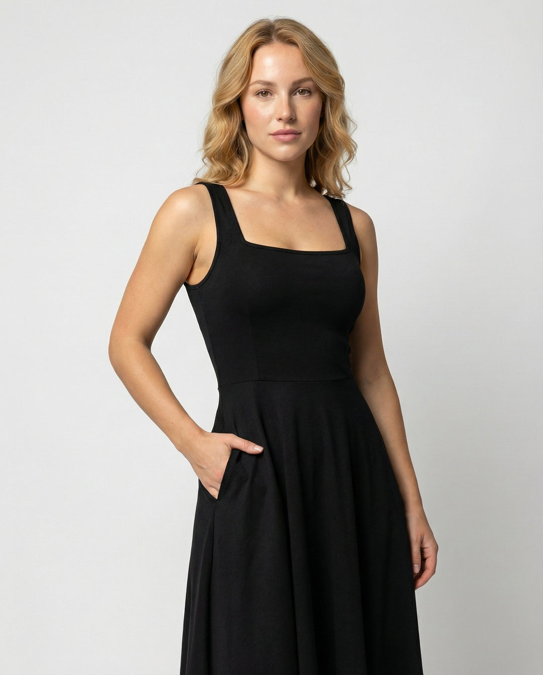 Elegantes Damen Maxikleid mit weichem Schnitt & quadratischem Ausschnitt | EB