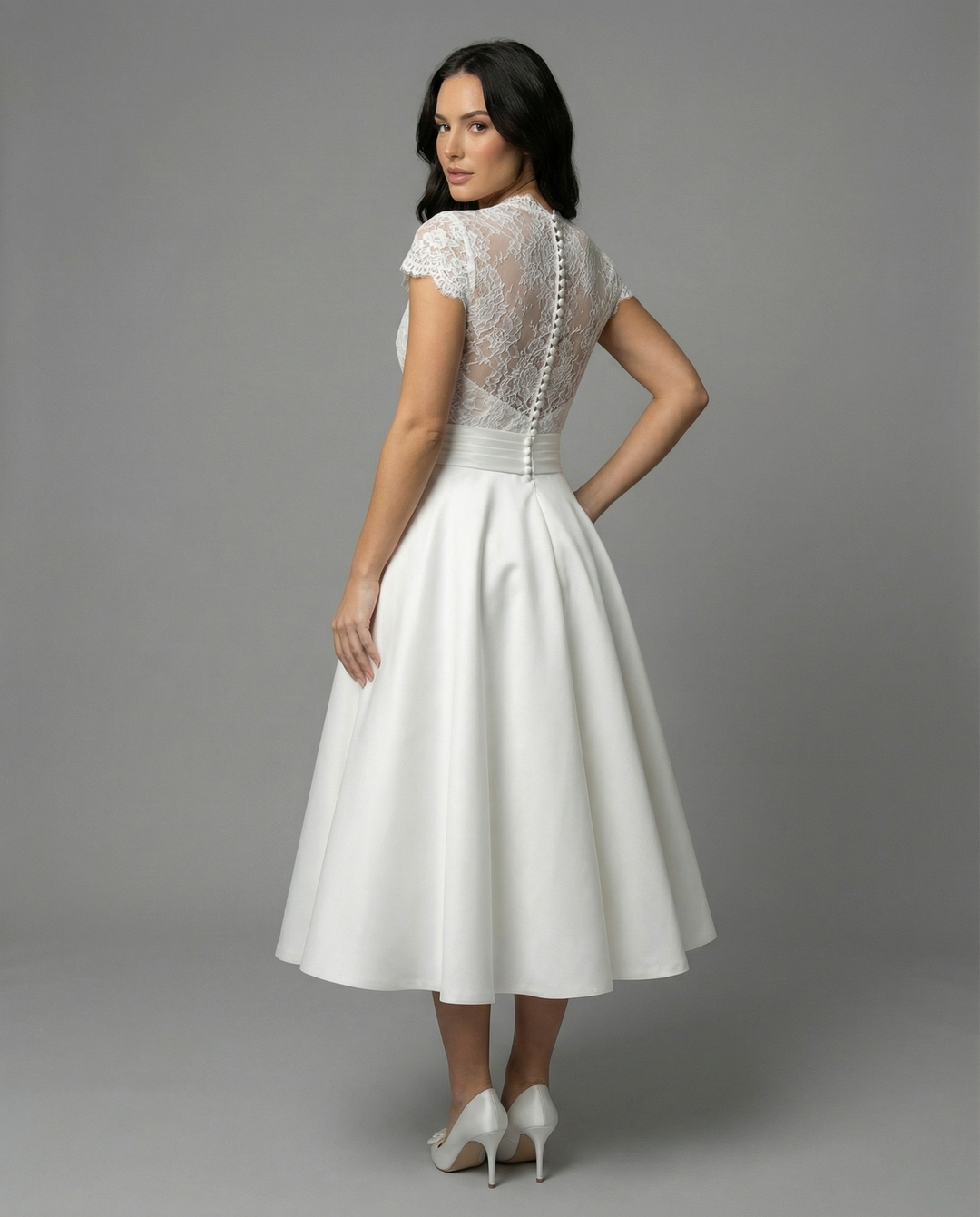Damen Hochwertiges Hochzeitskleid mit Spitzendetails und schwingendem Rock EB