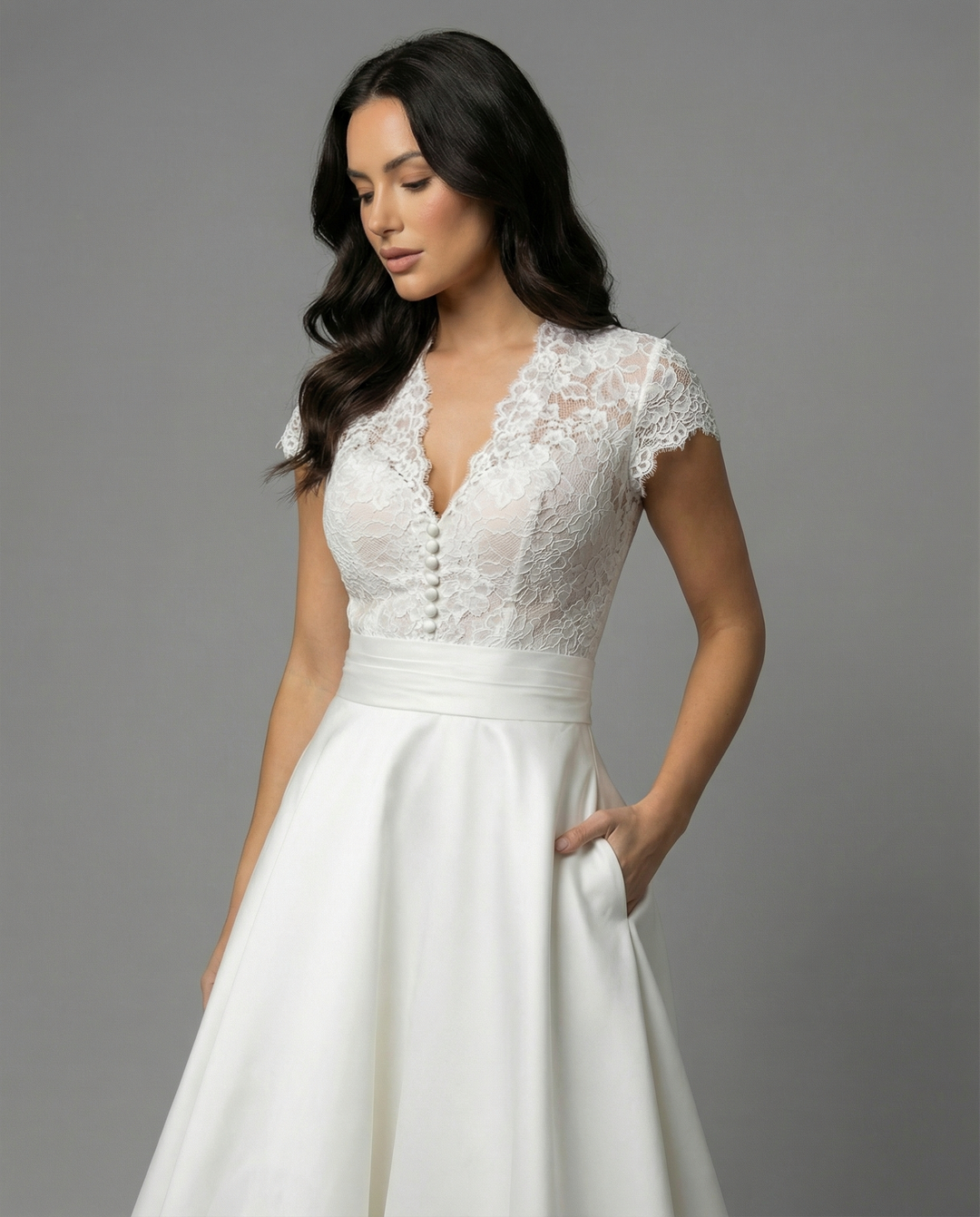 Damen Hochwertiges Hochzeitskleid mit Spitzendetails und schwingendem Rock EB