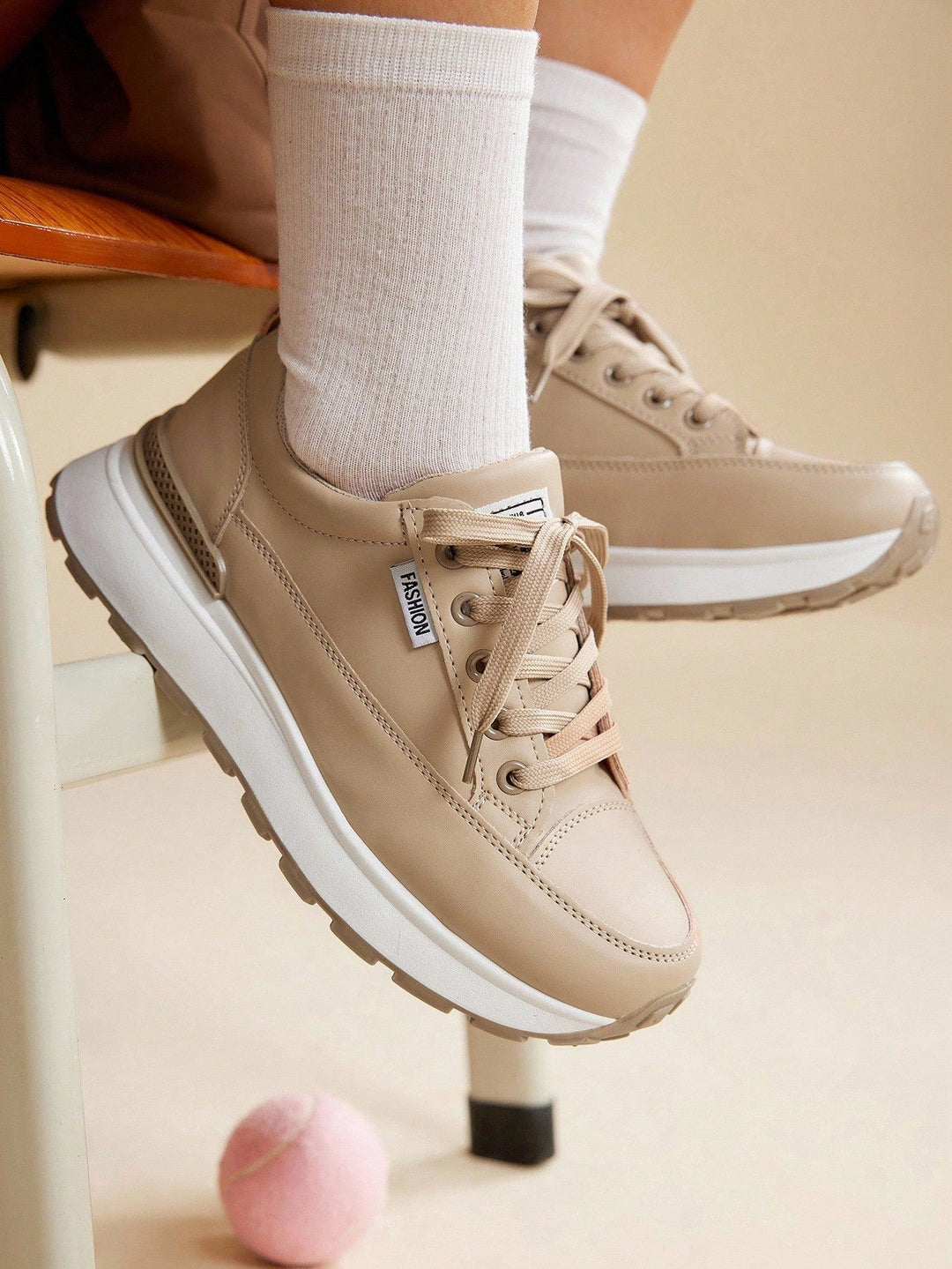 Plattform-Sneaker - Damensneaker mit dicker Sohle und Schnürsenkeln EB