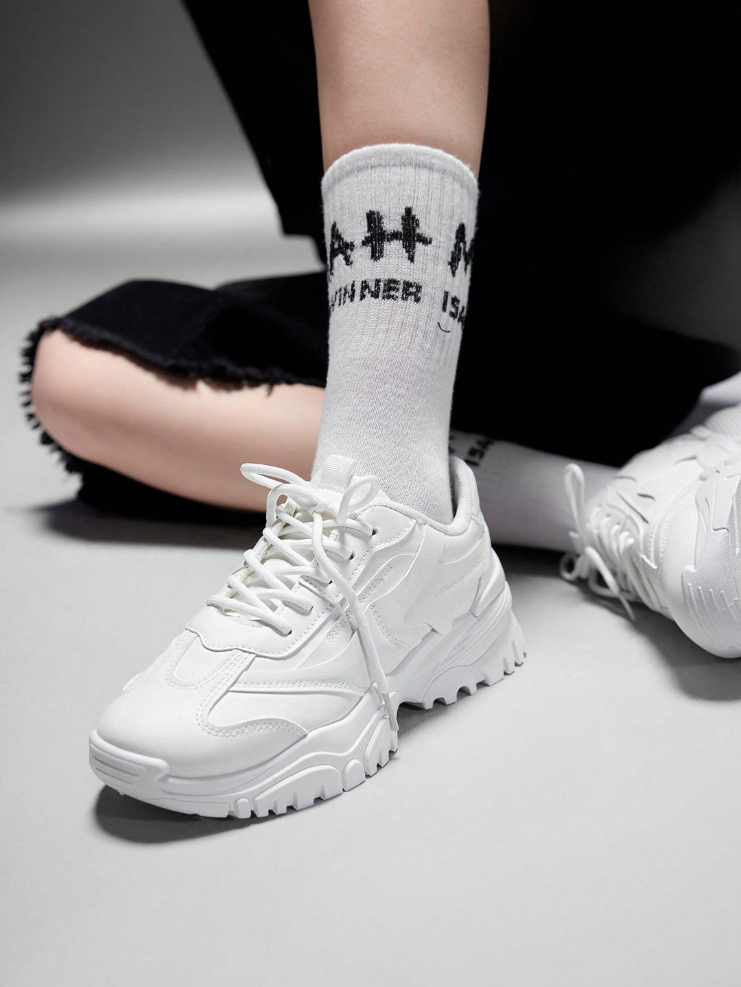 Plattform-Sneaker - Damensneaker mit dicker Sohle und Schnürsenkeln EB