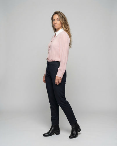Damen Plissierte Chiffonbluse Goldknopfleiste