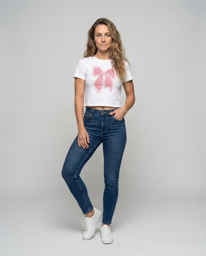 Damen kurz geschnittenes T-Shirt.