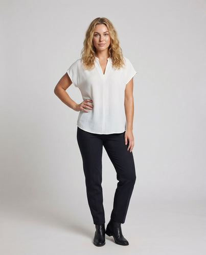 Damen Tüll-Überrock mit Pailletten und asymmetrischem Zipfelsaum.