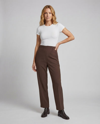 Damen Tüll-Maxikleid mit Miederpasse und floraler Stickerei.