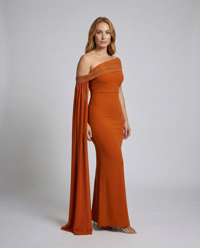 Damen figurbetontes Abendkleid mit drapiertem Schal