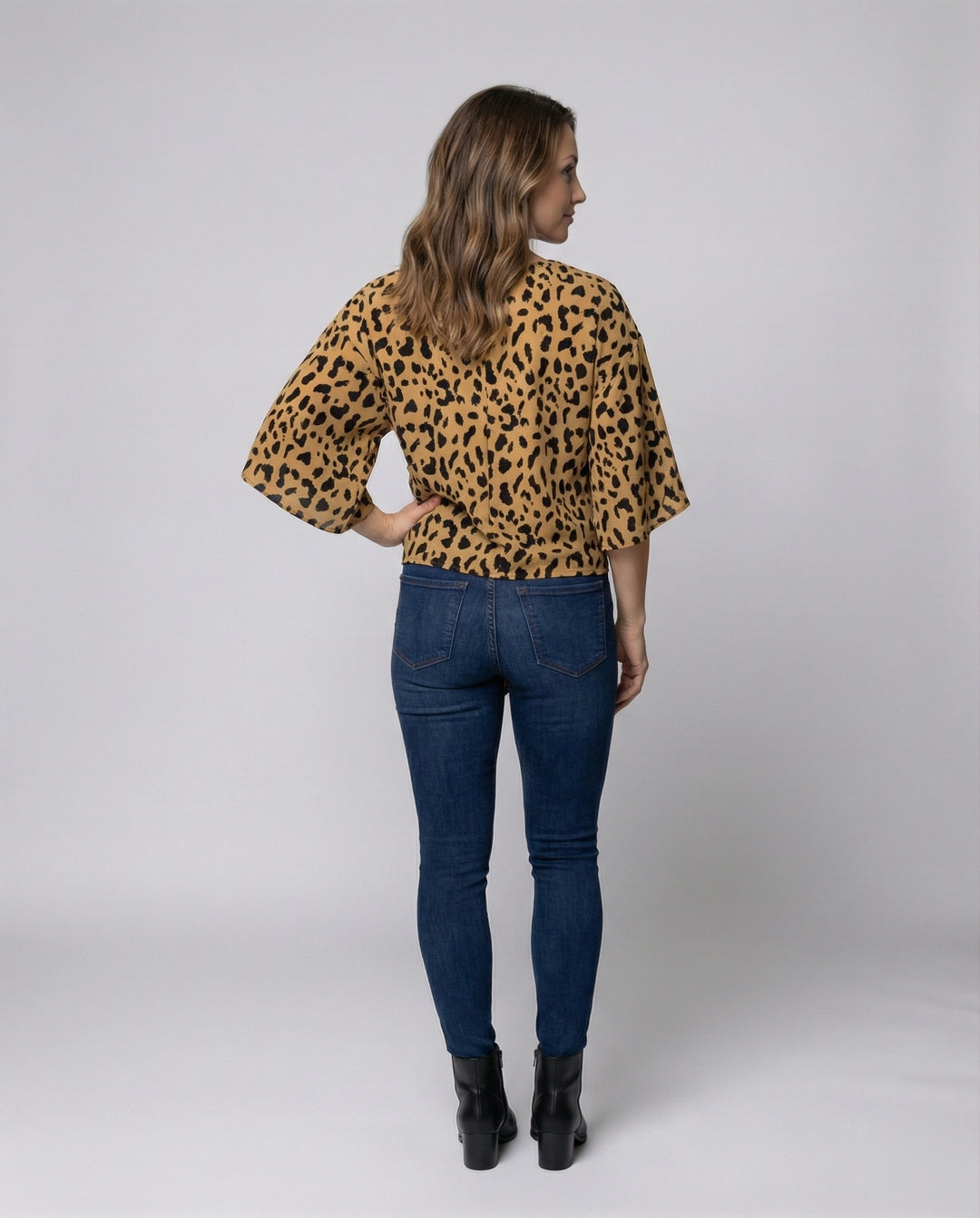 Product 15564321227082 - back_view