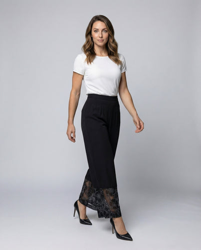 Damen nan elegante Hochbundhose mit weitem Bein, floraler Spitzenbordüre am Saum und Bügelfalte EB