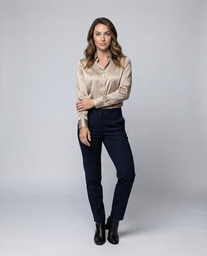 Damen nan elegante Satin-Hemdbluse mit V-Ausschnitt, feiner Knopfleiste und taillierter Passform EB