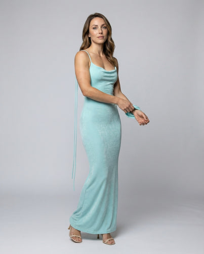Damen nan figurbetontes Samt-Maxikleid mit drapiertem Wasserfallausschnitt, langen Bindeträgern und schlankem Schlauchschnitt EB