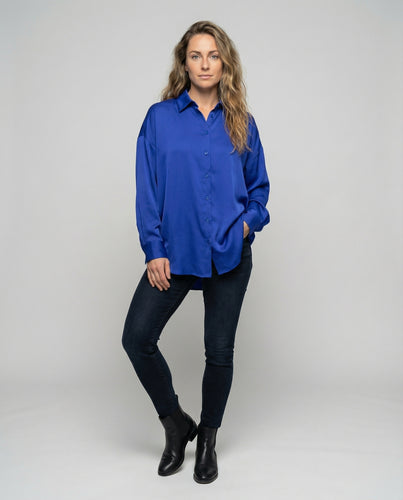 Damen nan fließende Oversize-Hemdbluse aus Viskose-Seidenmix mit tiefem Ausschnitt, Brusttasche und langen Manschetten EB