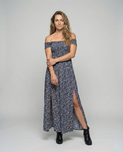 Damen nan fließendes Boho-Maxikleid mit Smok-Oberteil, schulterfreiem Schnitt und hohem Beinschlitz EB