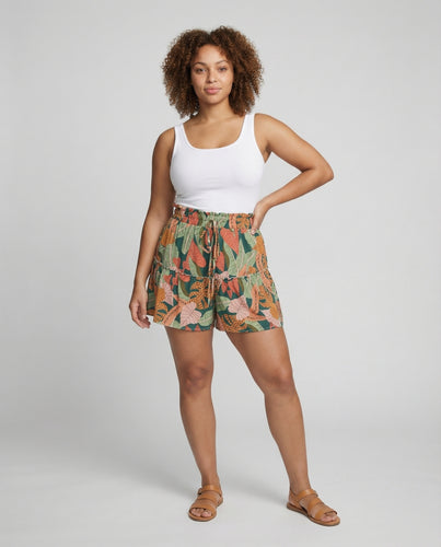 Damen nan hochgeschnittene Kurzhose mit gerafftem Komfortbund, Kordelzug und stufigem Volant-Saum EB
