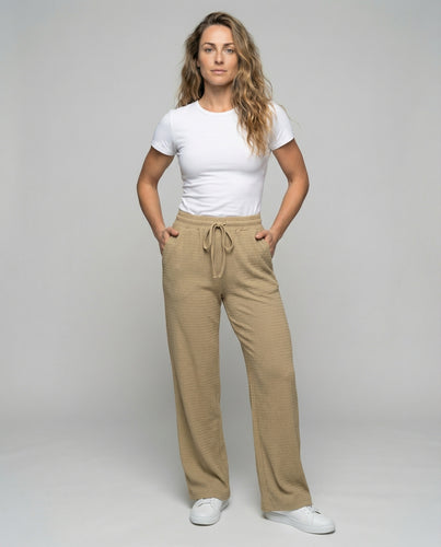 Damen nan hochgeschnittene Palazzo-Loungehose mit Tunnelzug, seitlichen Eingrifftaschen und fein gekräuselter Struktur EB