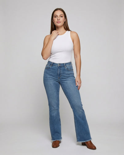 Damen nan hochgeschnittene Schlagjeans mit rohem Fransensaum und figurbetonter Hüftpassform EB