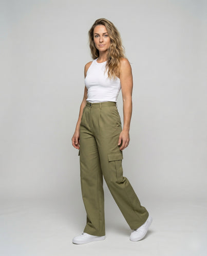 Damen nan hochtaillierte Cargo-Hose mit weitem Bein, Bundfalten und aufgesetzten Klappentaschen EB