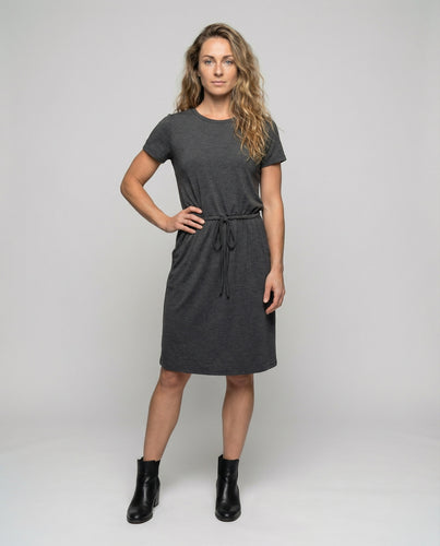 Damen nan lässiges Jersey-Midikleid mit Tunnelzugtaillierung, Kurzarm und praktischen Eingriffstaschen EB