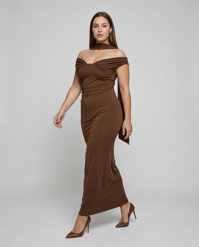Damen nan schulterfreies drapiertes Maxikleid mit Wickendetail, Taillenraffung und figurbetonter Meerjungfrauen-Silhouette EB