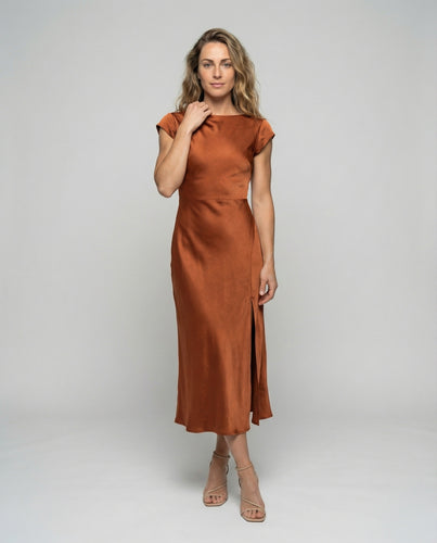 Damen nan seidig-fallendes Midikleid im Schrägschnitt mit Kappärmeln, taillierter Passform und seitlichem Beinschlitz EB