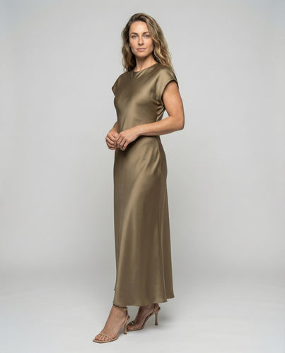 Damen nan seidig-fließendes Maxi-Kleid im Schrägschnitt mit überschnittenen Flügelärmeln und Nacken-Knopfverschluss EB
