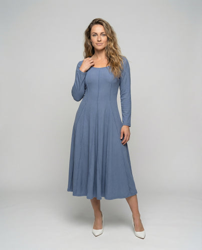 Damen nan strukturiertes Jersey-Midikleid mit quadratischem Ausschnitt, taillierten Prinzessnähten und ausgestelltem Tellerrock EB