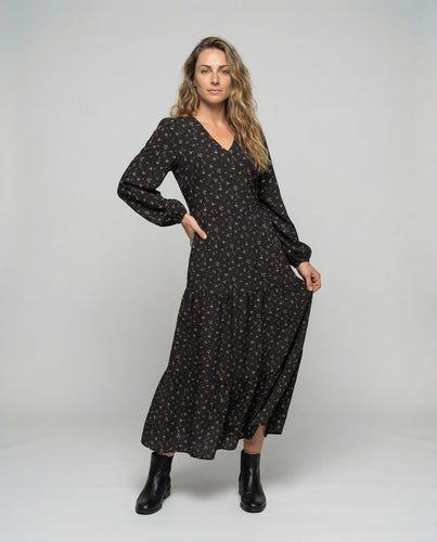 Damen nan tailliertes Stufenmaxikleid mit V‑Ausschnitt, angesetztem Volantrock und Ballonärmeln EB