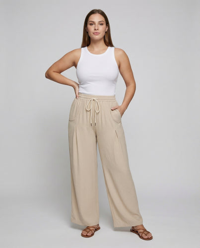 Damen nan weit geschnittene, leicht gekräuselte Loungehose mit hohem Komfortbund, Kordelzug und aufgesetzten Rundtaschen EB