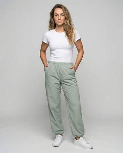 Damen nan weite Freizeit-Joggerhose mit elastischem Bund, seitlichen Kordelzügen und verstellbarem Saum EB