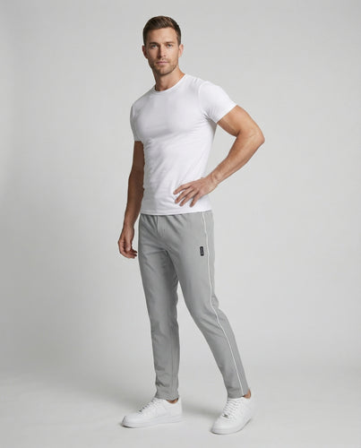 Herren nan moderne Slim-Chino mit elastischem Komfortbund, Bügelfalte und dezenter Logoapplikation EB
