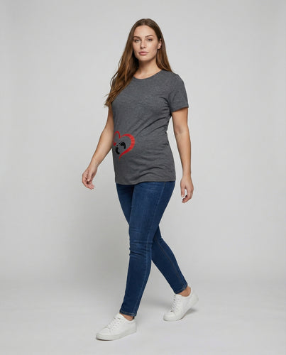 Damen Verspielte Herz-Babyfußmotiv Baumwollmischung Umstands-T-Shirt