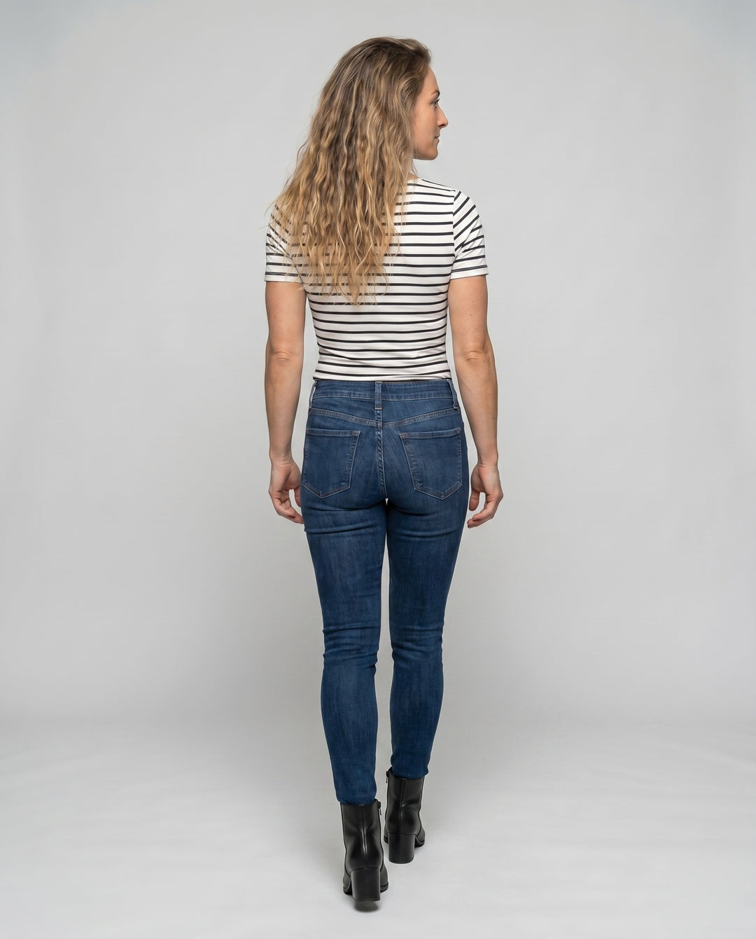 Product 15606912942410 - back_view