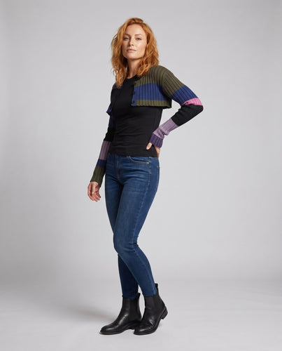 Damen kurzärmliges Crop-Top mit auffälligem Ripp-Design und farbigen Akzenten