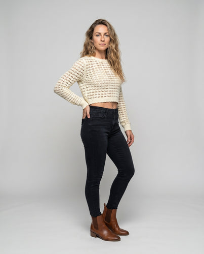 Damen luftiges Cropped Strickoberteil mit filigranem Häkelmuster