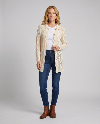Damen Strickjacke mit raffiniertem Lochmuster und Knopfdetails