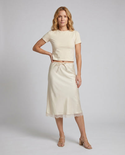 Damen eleganter Sportanzug mit lässigem Schnitt und stilvollen Akzenten EB
