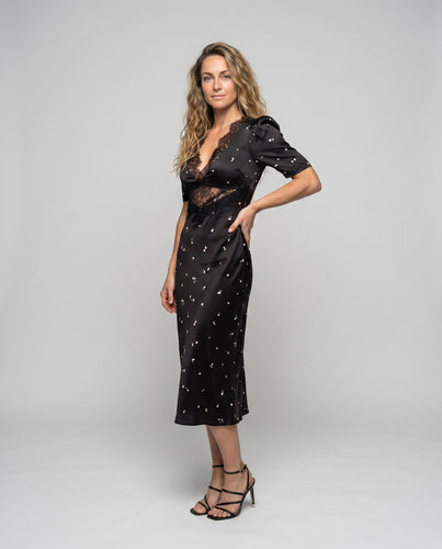 Damen Elegantes bodenlanges Kleid mit Spitzen-Ausschnitt und Rüschen-Details EB