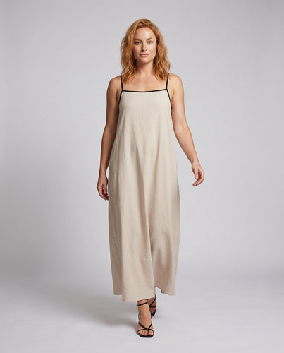 Damen Fließendes Maxikleid mit schmalen Spaghettiträgern und eleganter Silhouette EB