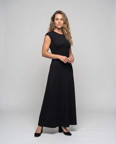 Damen Maxikleid mit elegantem Schnitt und fließendem Stoff EB
