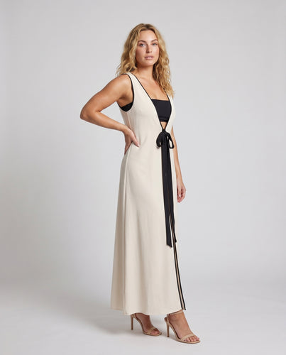 Damen Maxikleid mit eleganter Wickeloptik und schwingendem Saum EB