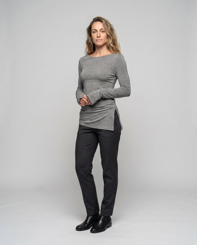 Damen figurbetontes Langarmshirt mit asymmetrischem Saum und raffiniertem Design